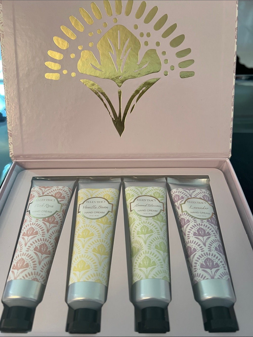 ELLEN TRACY HAND CREAM COLLECTION - Picture 7 of 8
